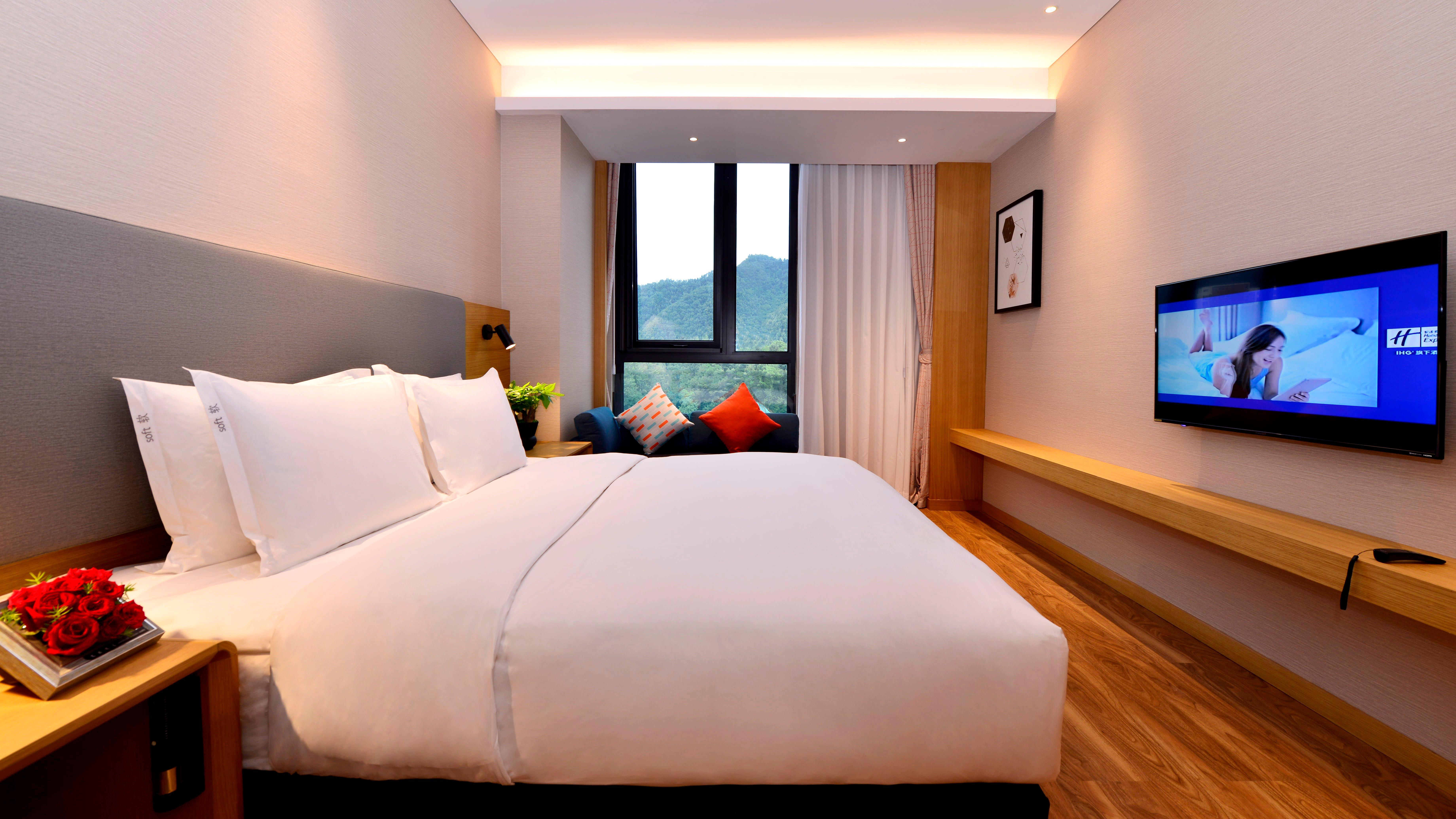 Holiday Inn Express Luanchuan By Ihg Zewnętrze zdjęcie
