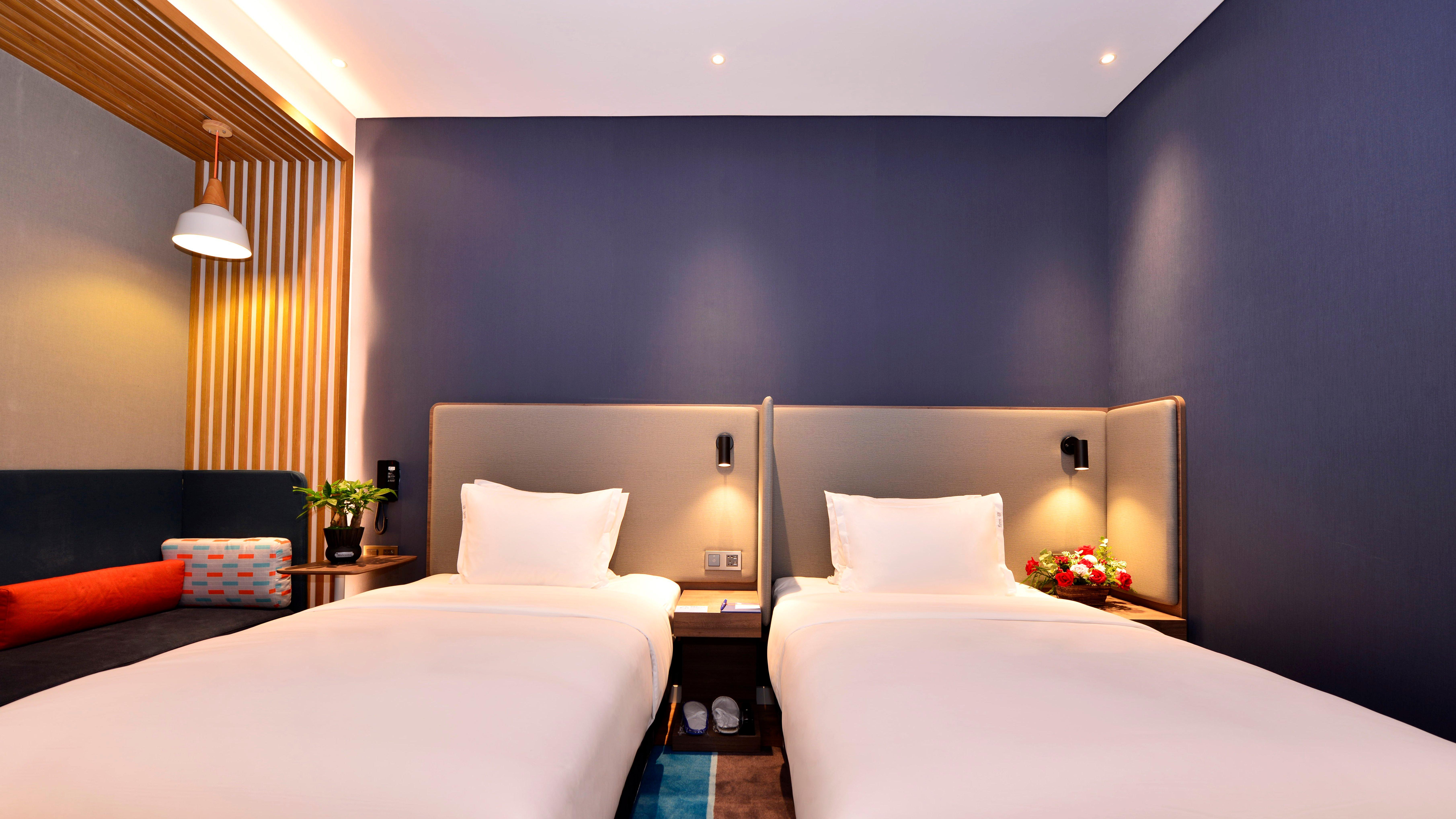 Holiday Inn Express Luanchuan By Ihg Zewnętrze zdjęcie