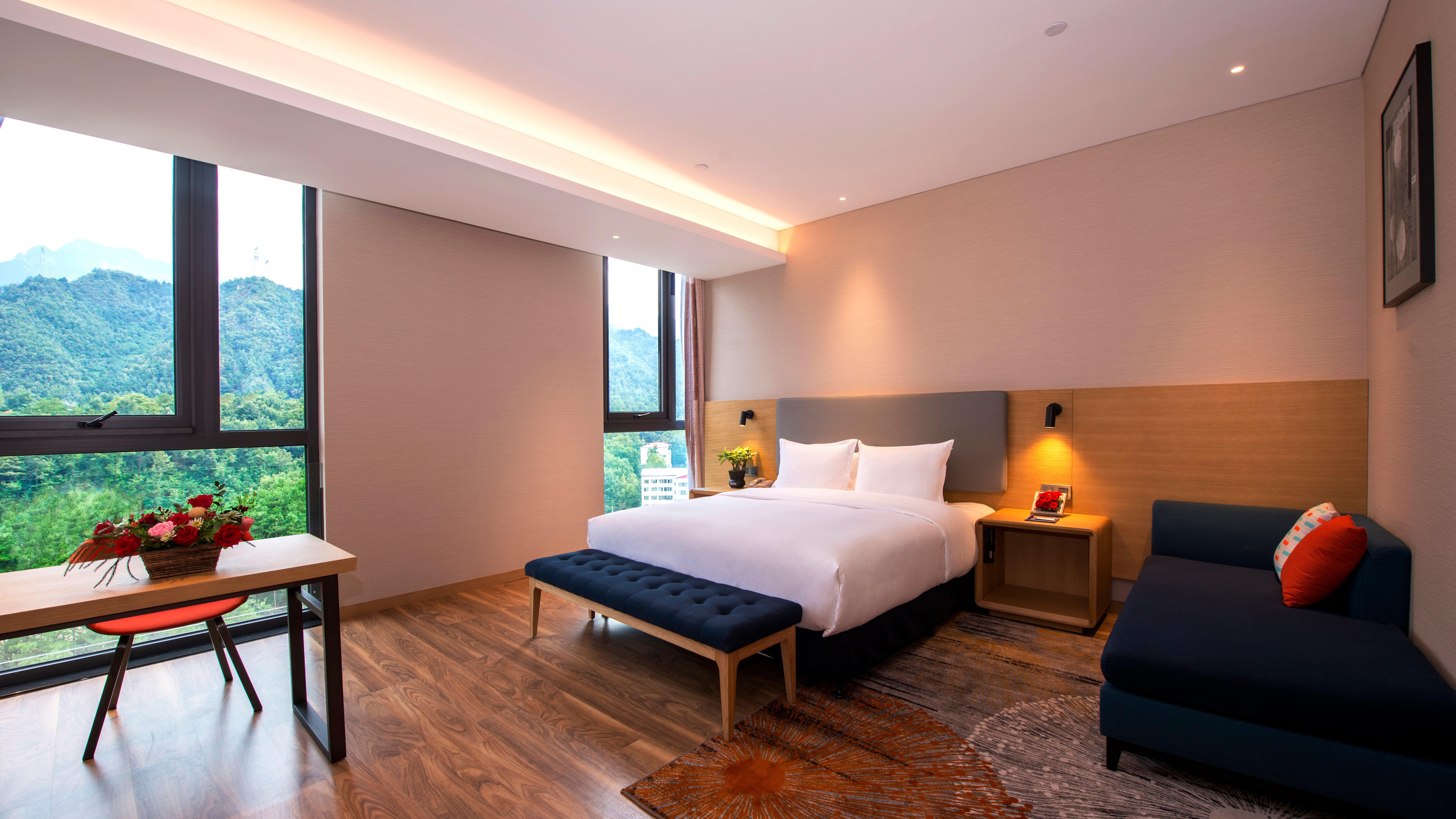 Holiday Inn Express Luanchuan By Ihg Zewnętrze zdjęcie