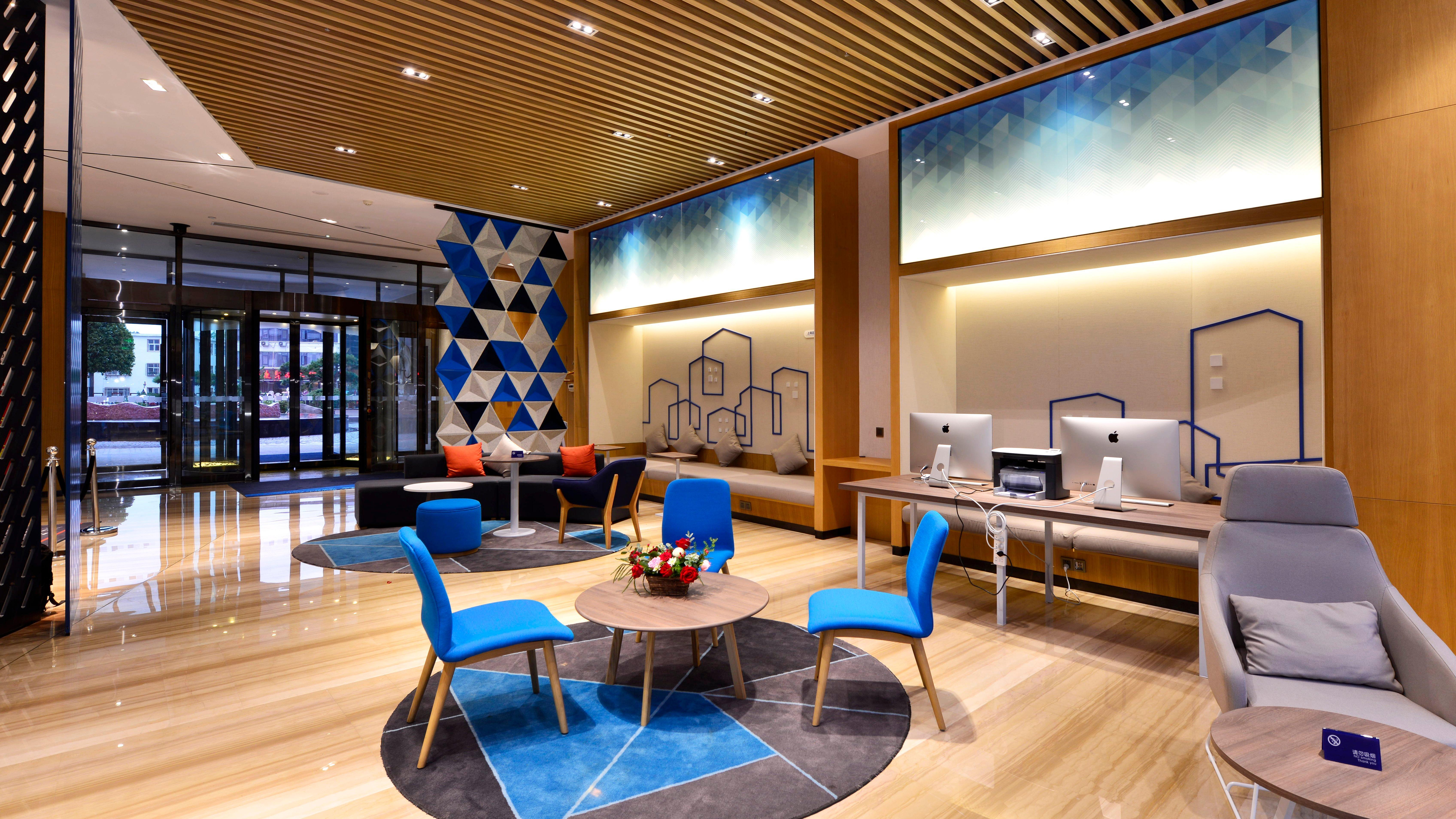 Holiday Inn Express Luanchuan By Ihg Zewnętrze zdjęcie