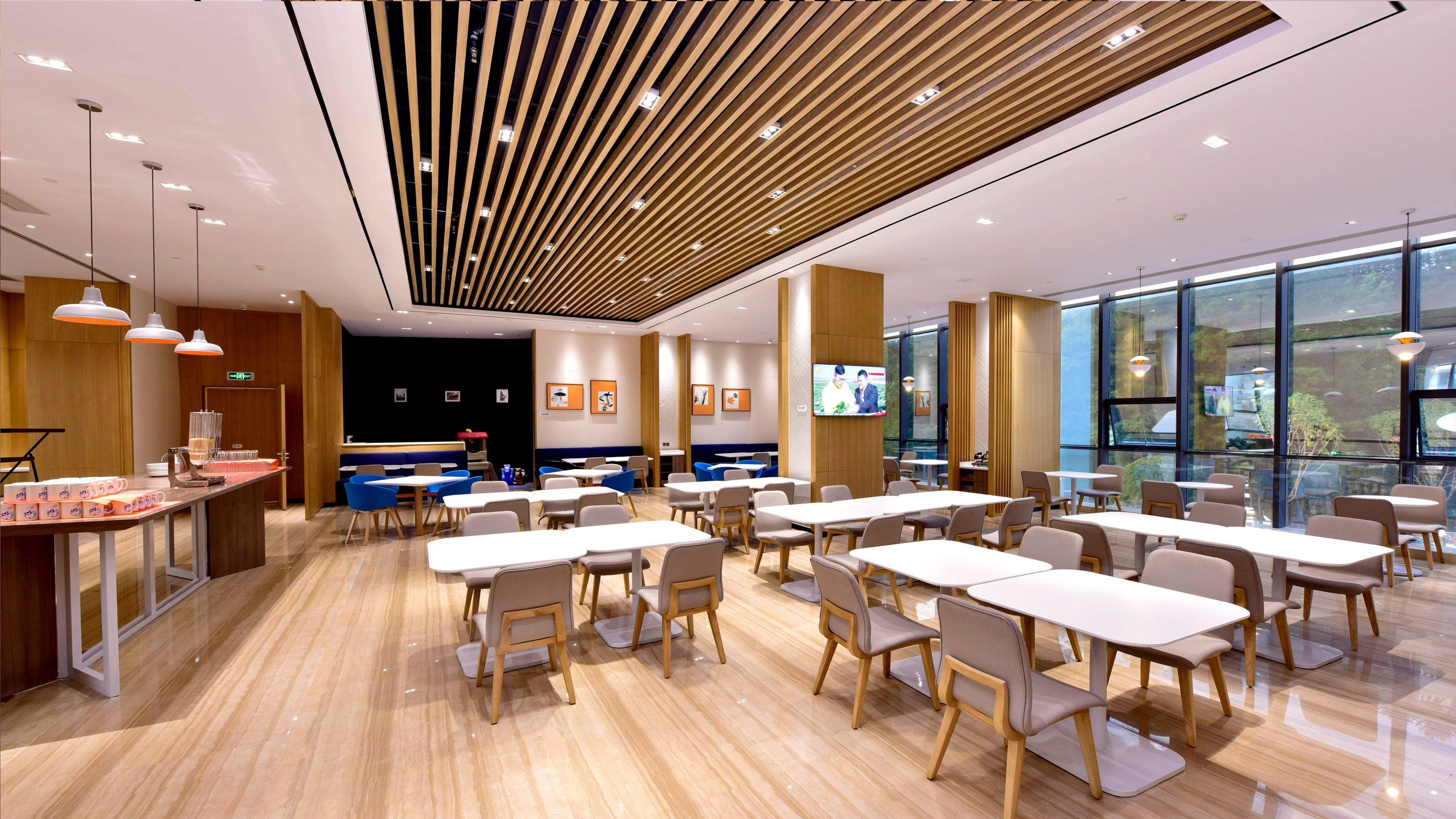 Holiday Inn Express Luanchuan By Ihg Zewnętrze zdjęcie