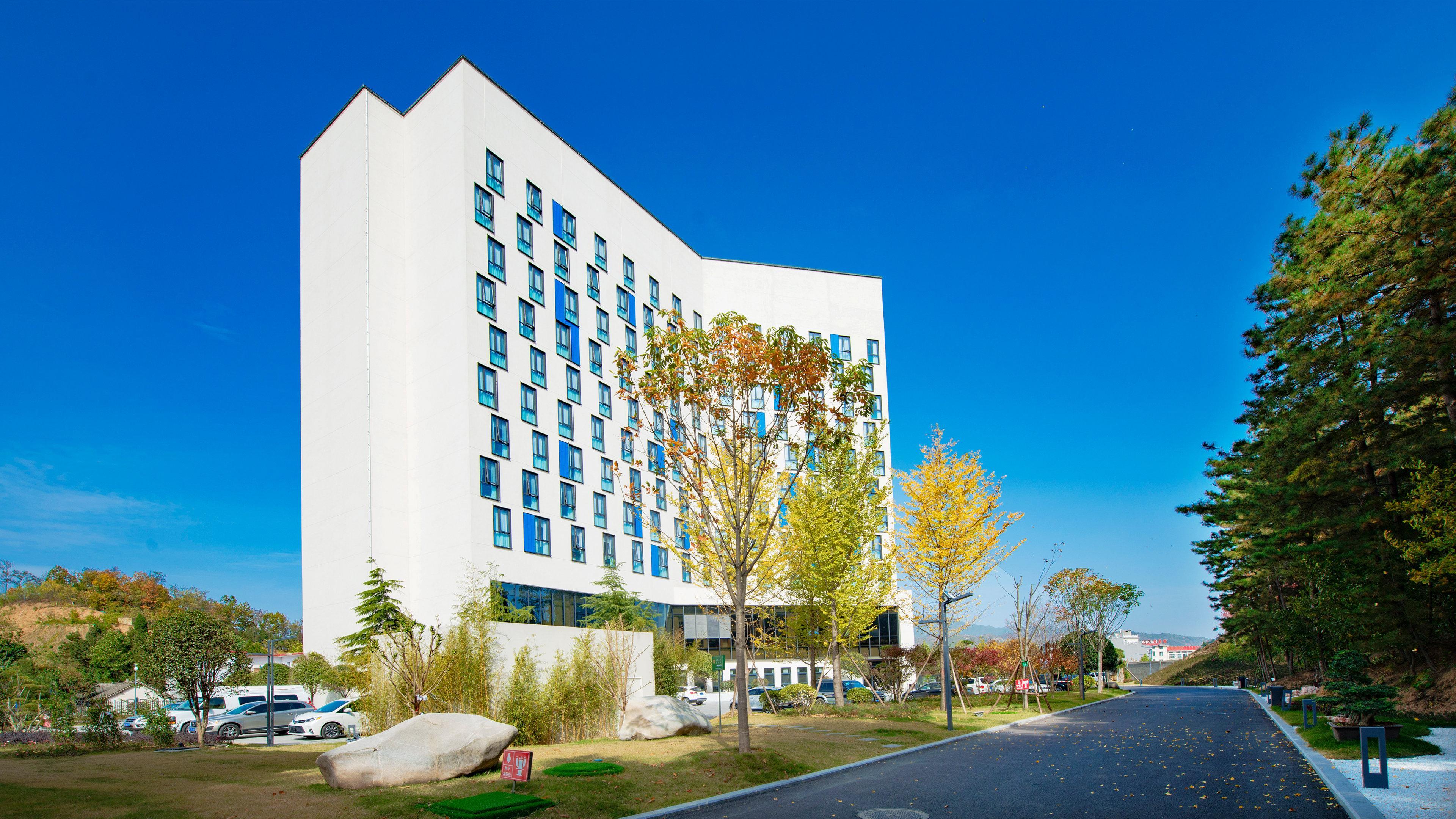 Holiday Inn Express Luanchuan By Ihg Zewnętrze zdjęcie