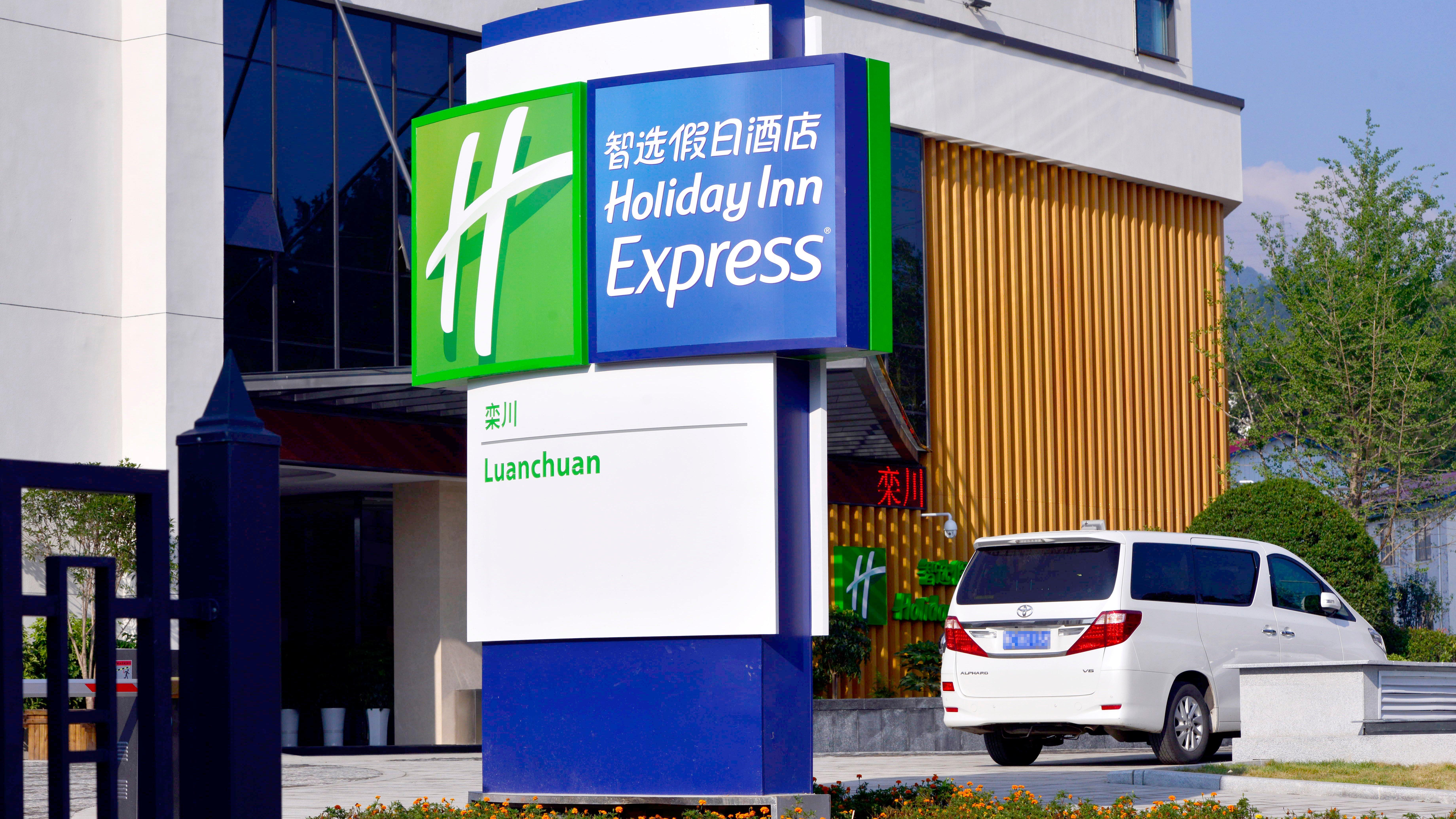 Holiday Inn Express Luanchuan By Ihg Zewnętrze zdjęcie